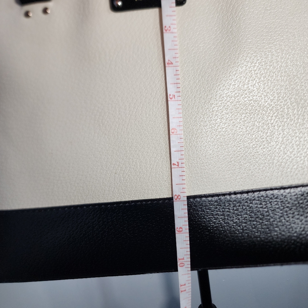 Kate Spade Black and White Satchel with Classic Design - Picture 15 of 16